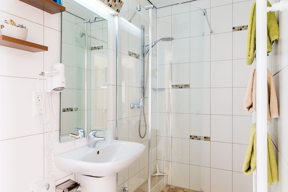 Geräumiges Badezimmer